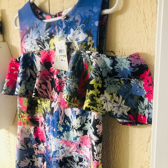 Eci Brand New Cold Shoulder Floral - Picture 10 of 12